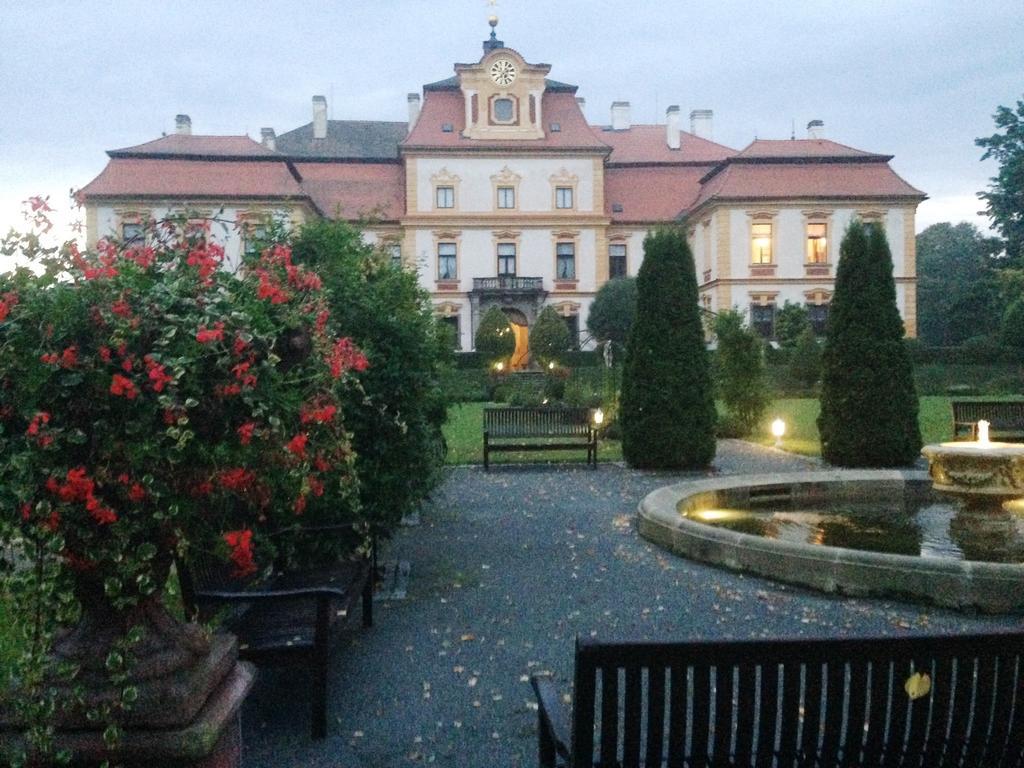 Apartament Zamek Jemniste Postupice Zewnętrze zdjęcie